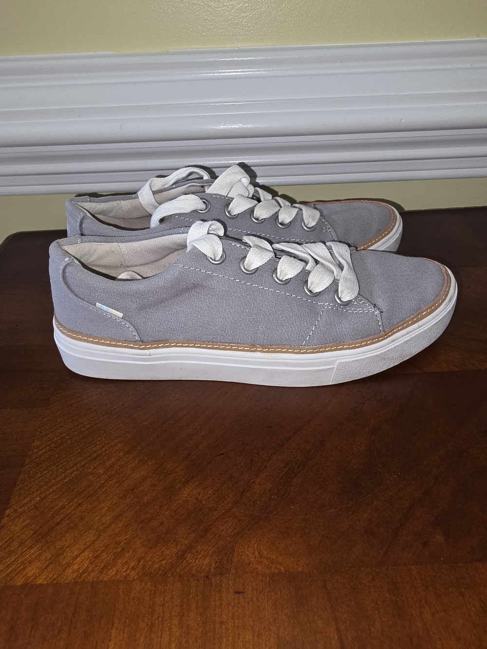 TOMS Women's Canvas Sneakers Shoes in Gray With Cream Lace Sz-6.5